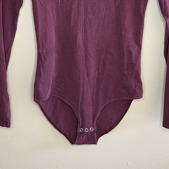 American Eagle Cotton Stretch Burgundy Long Sleeve Open Back Bodysuit Size XS - Picture 3 of 7